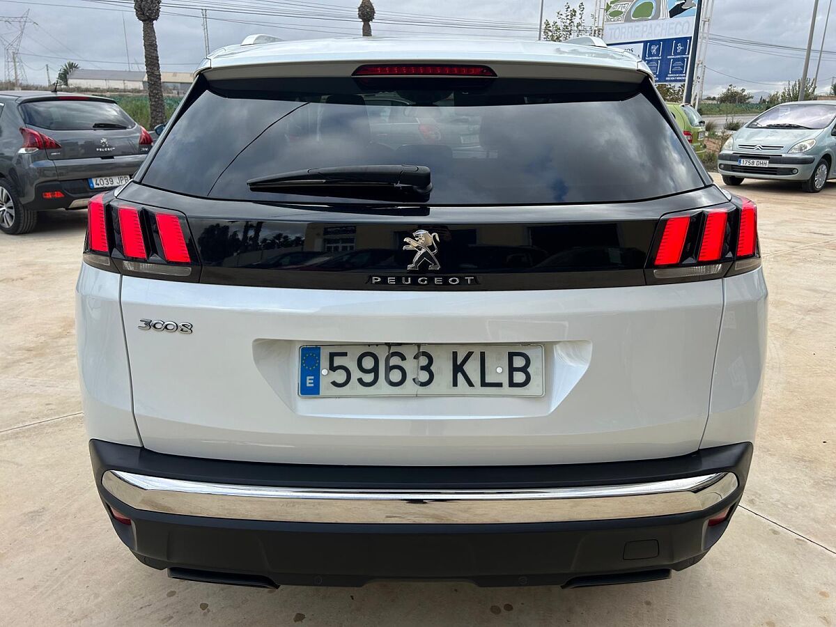 PEUGEOT 3008 ALLURE 1.5 BLUE HDI AUTO SPANISH LHD IN SPAIN ONLY 56000 MILES 2018